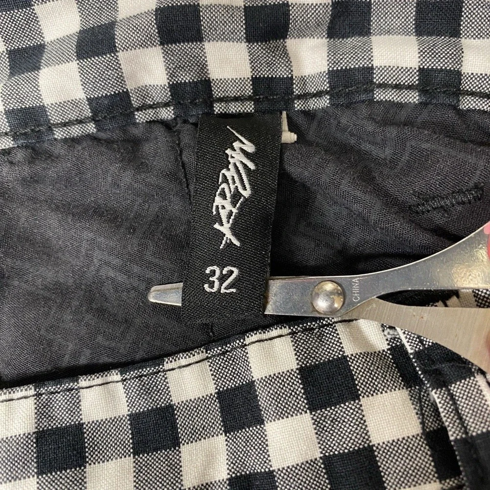 KROW Mens Shorts Black White Check Plaid Sz 32 Skater Motocross BMX Street Wear